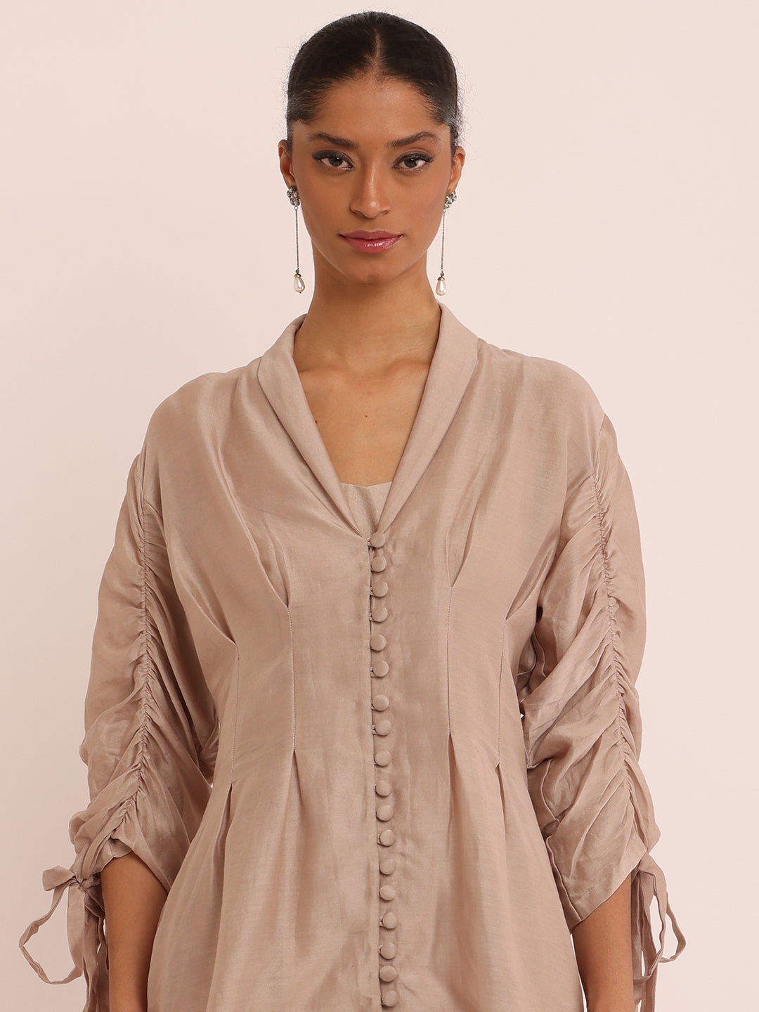 DP IVORYJACKET & FLOWER EMB PANTS