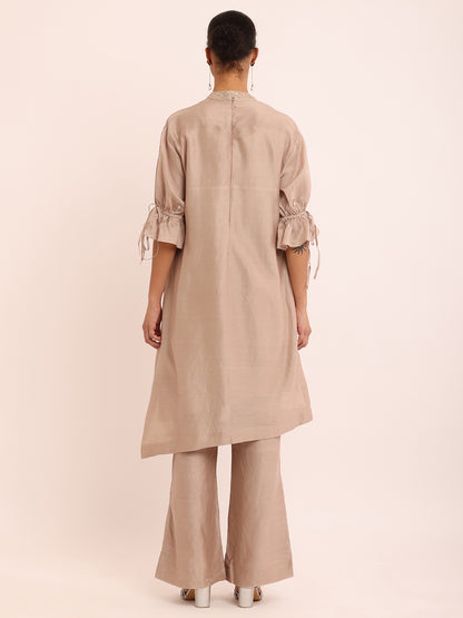 ROUND NECK KURTA & FLOWER EMB PANTS